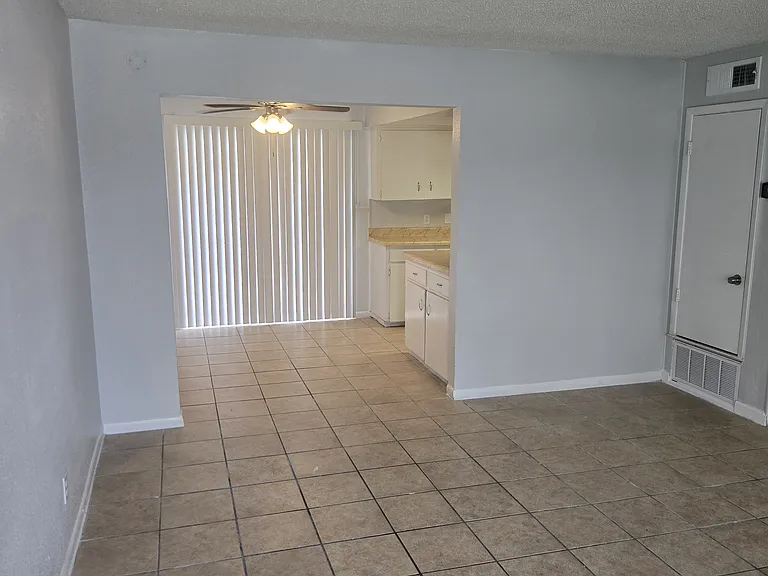 Alamo Apartments — Photo 27