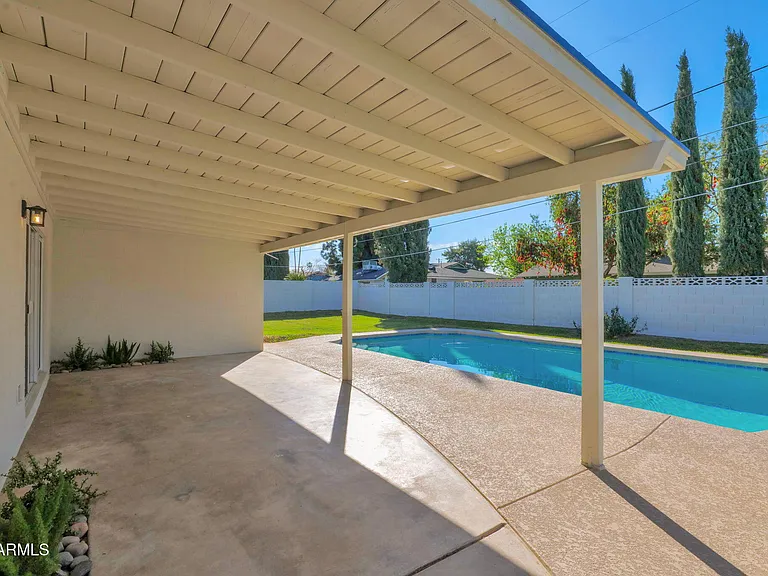 501 W Seldon Ln — Photo 39