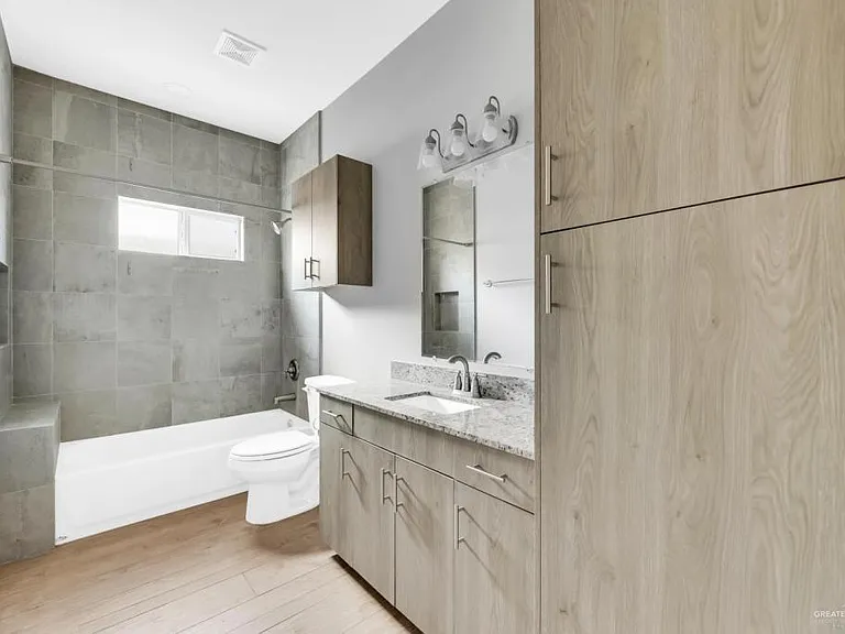 2704 E Eisenhower Ave #4 — Photo 10