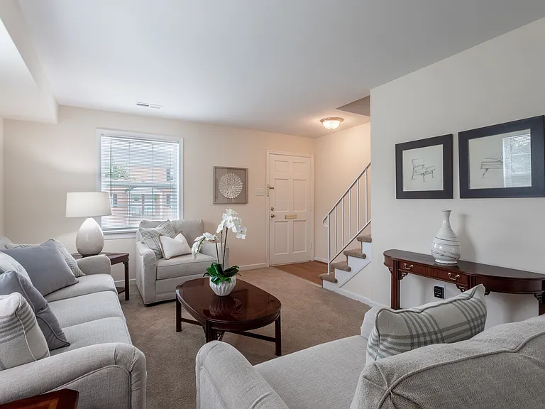Meadowbrook Apartments — Photo 7
