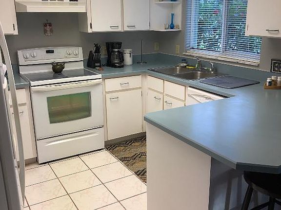 4th image of 1437 Golf Ave