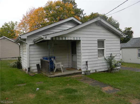 8176 Edmond St, Masury, OH 44438