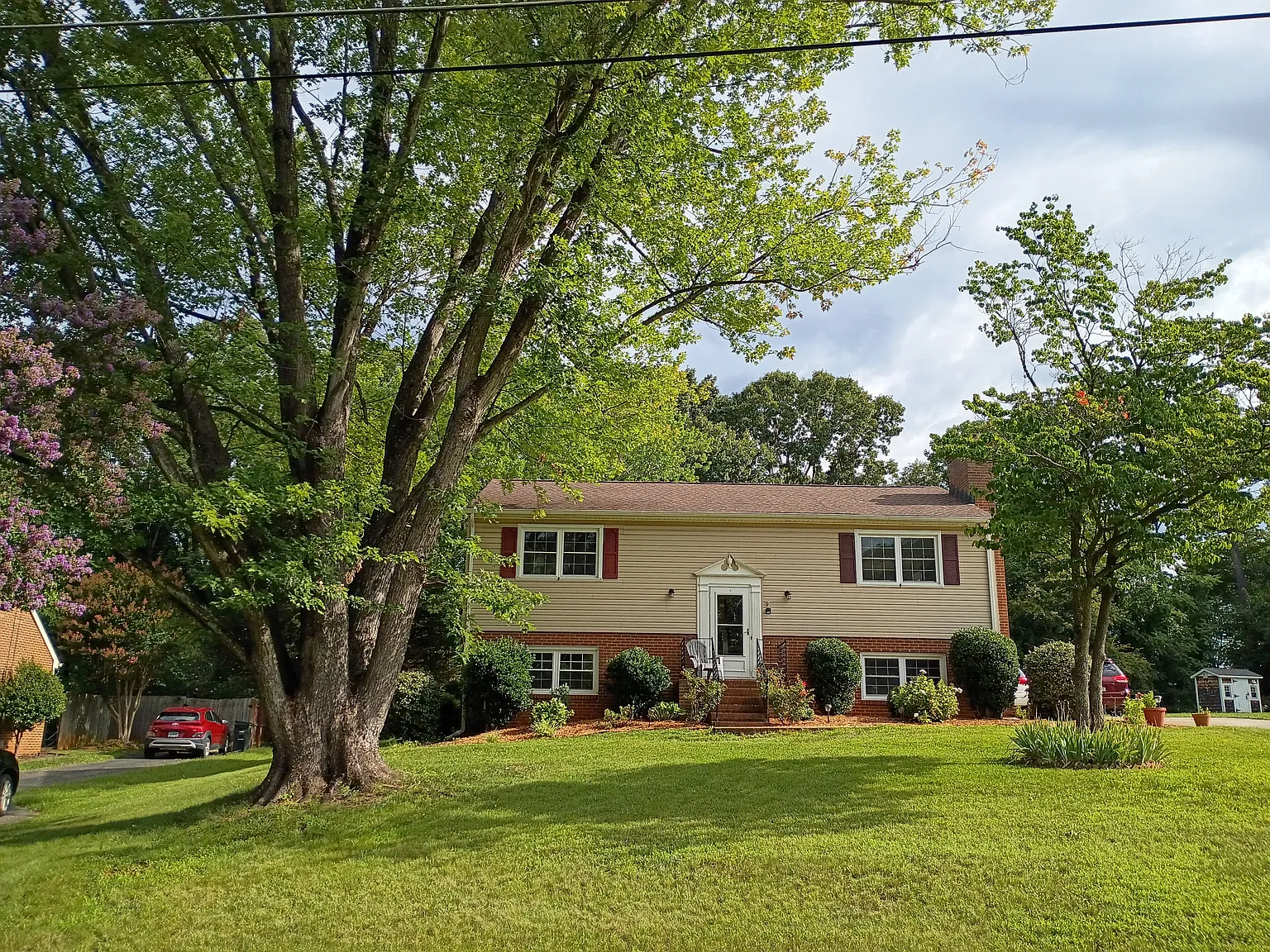 3 bed, 1837 sqft, $2,000 — Photo 2