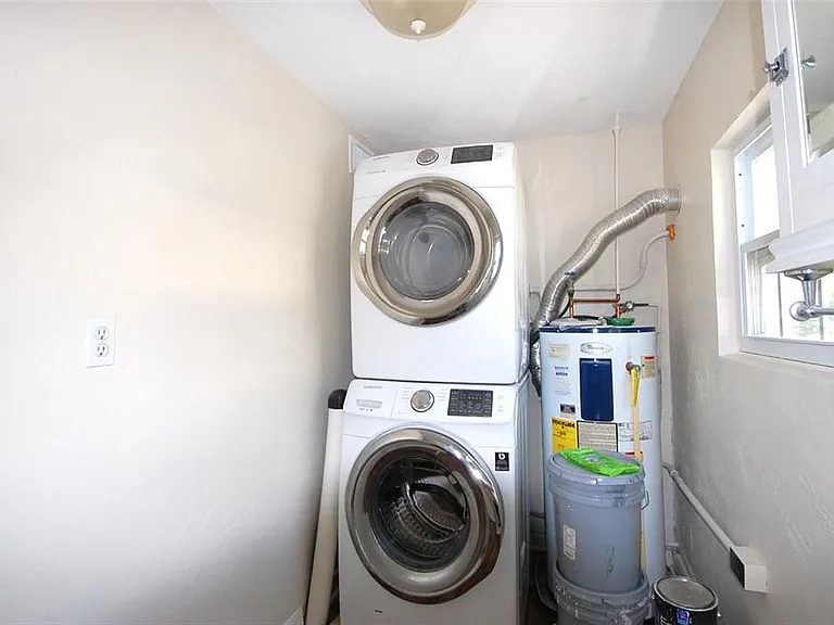 247 Short St — Photo 14