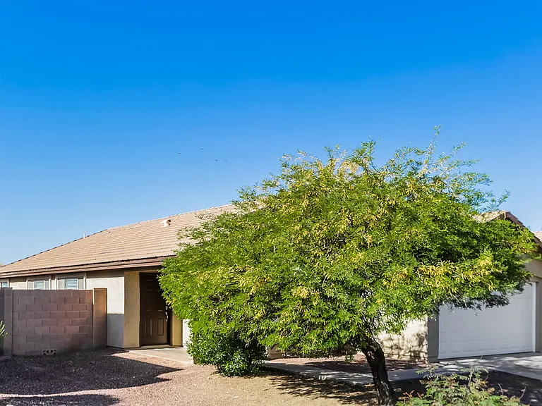 25739 W Saint Catherine Ave — Photo 3