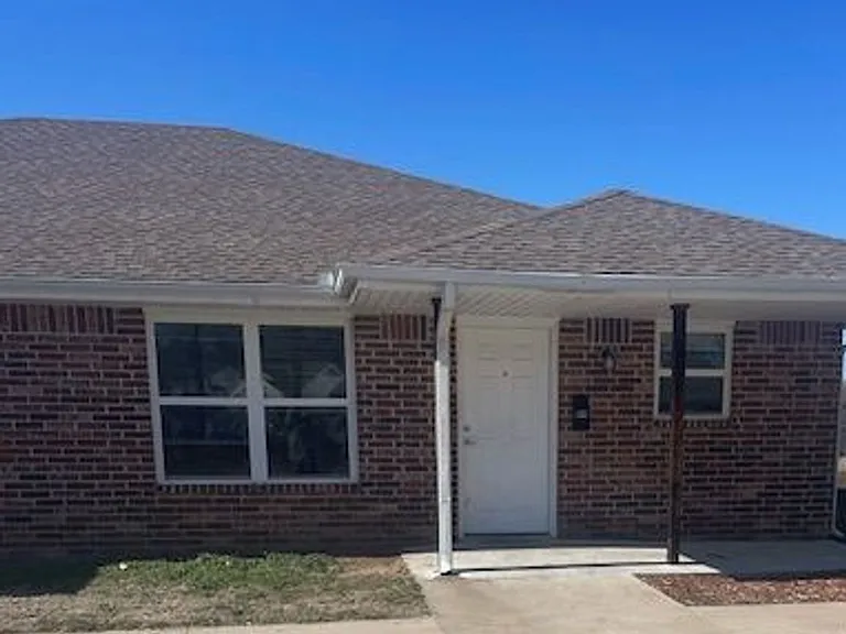 111-113 Cherokee — Photo 1