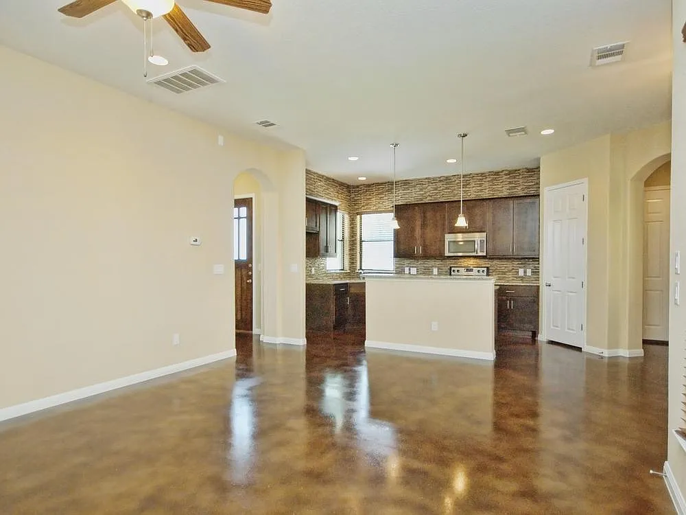 3 bed, 2.5 bath, 1750 sqft, $2,250 — Photo 3