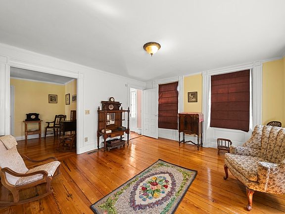 4th image of 6 Church St