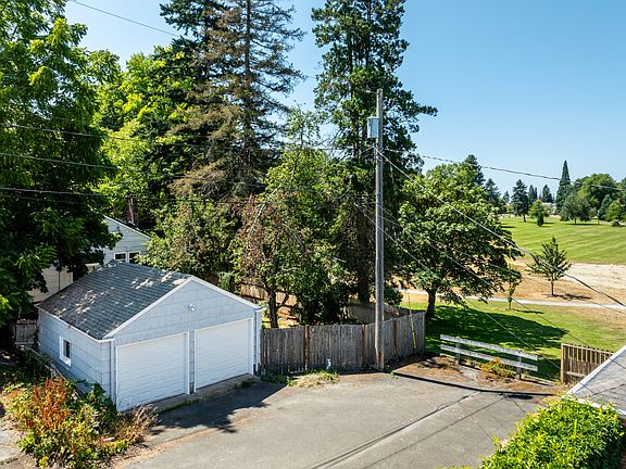 Detached garage