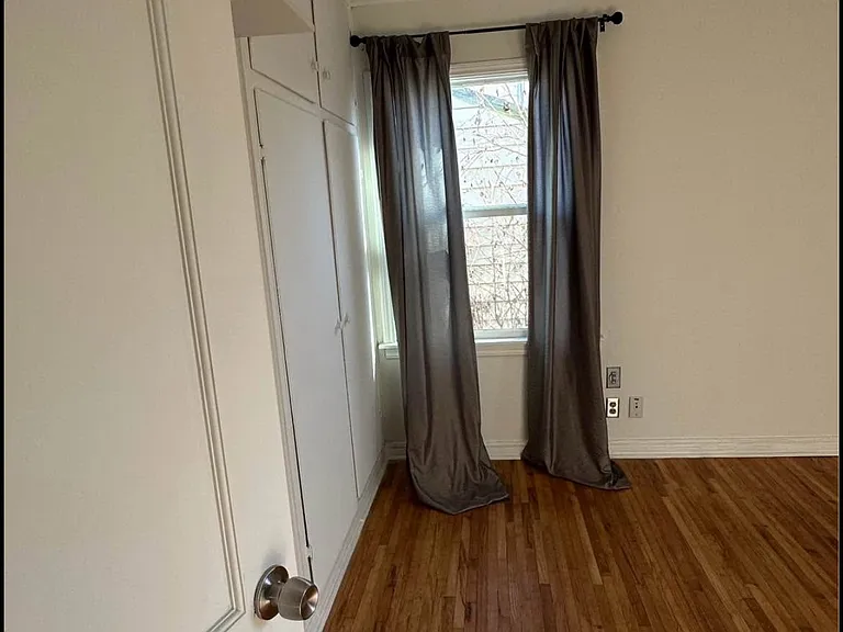 1374 E 42nd Pl — Photo 6
