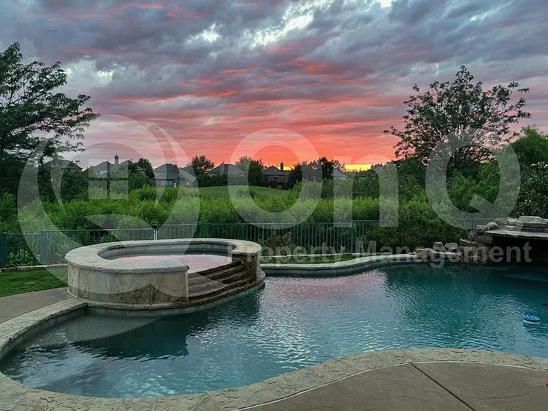 11281 Balcones Dr — Photo 3
