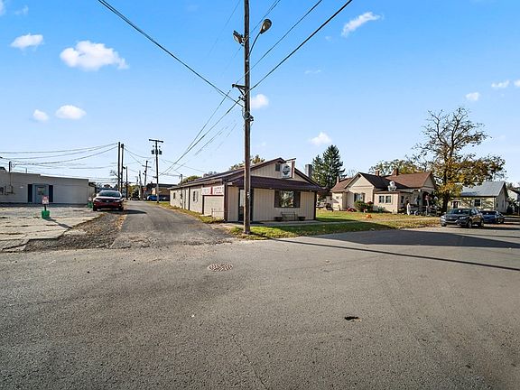 3rd image of 101 N Maple St