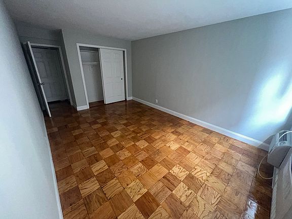 3rd image of 11624 Grosvenor Ln APT 6C