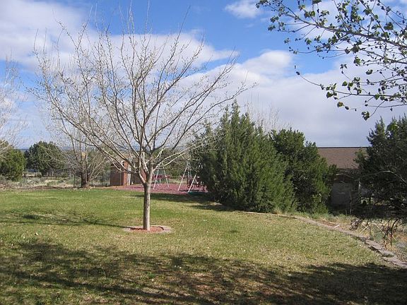 3rd image of 911 W Vance Dr