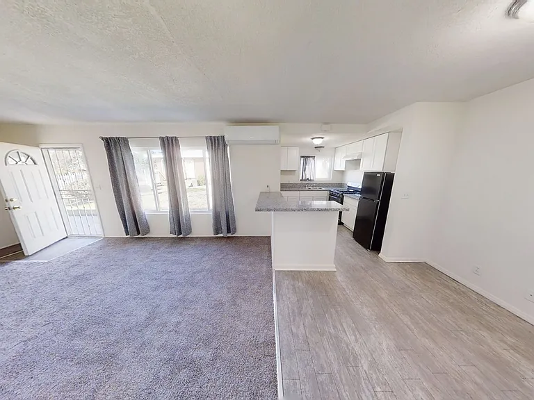 876 Wellwood Ave — Photo 2