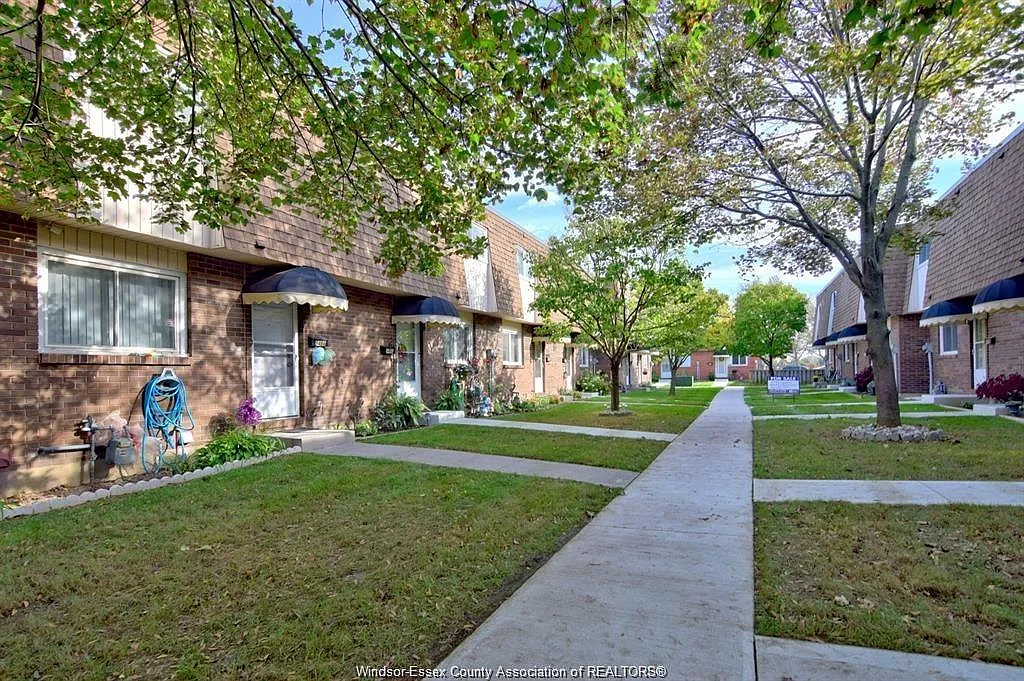 3 bed, 3.0 bath, $1,945 — Photo 3