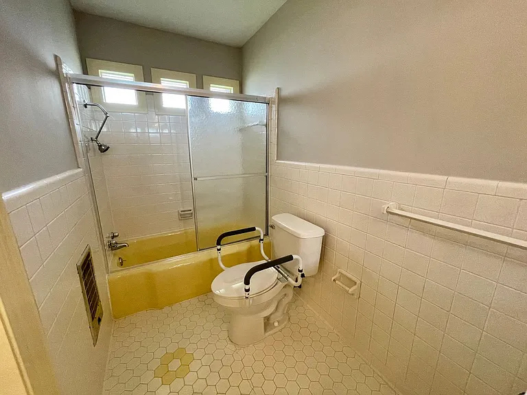1206 S Madison St — Photo 11