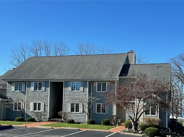 111 W Lakeshore Dr #2D, Kelleys Island, OH 43438
