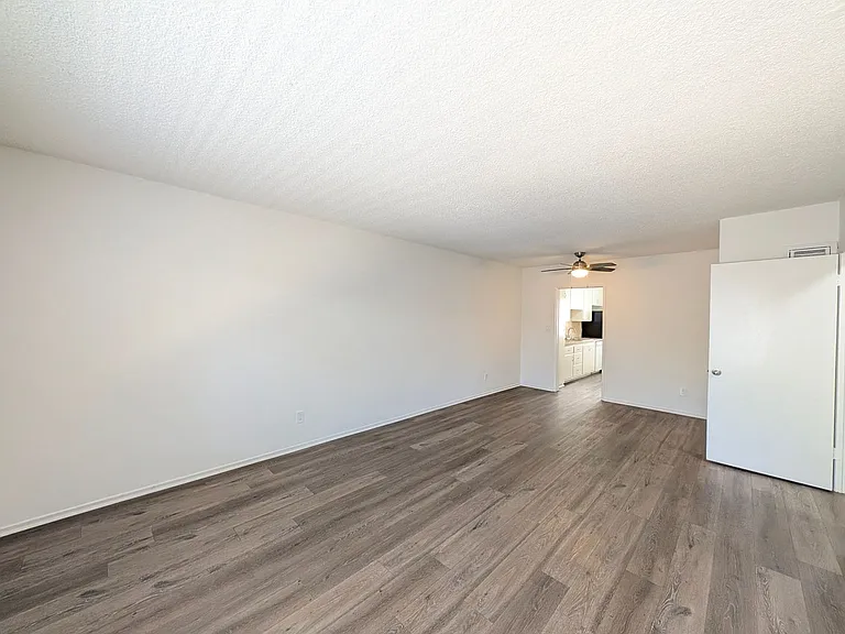 Dickens Garden Apartments — Photo 12