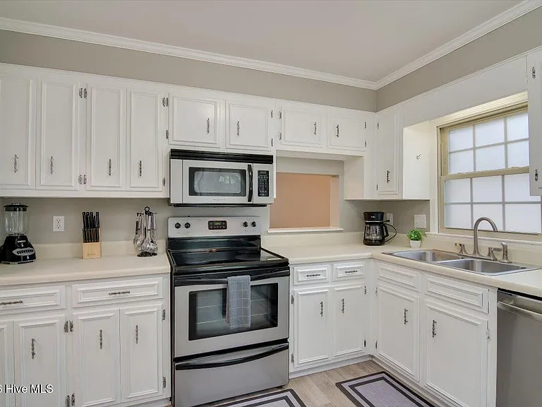 705 Beacon Hill Ln — Photo 7