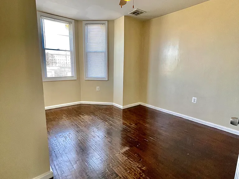 4716 Chestnut St #B — Photo 1