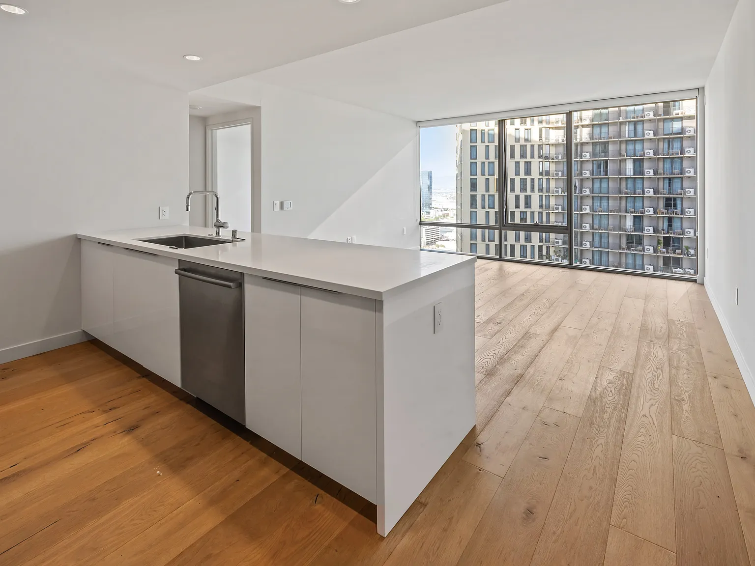 1 bed, 703 sqft, $3,700 — Photo 3