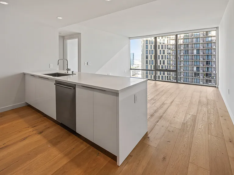 1001 Queen St #2605 — Photo 3