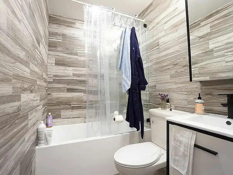 1684 Gates Ave #3L — Photo 5