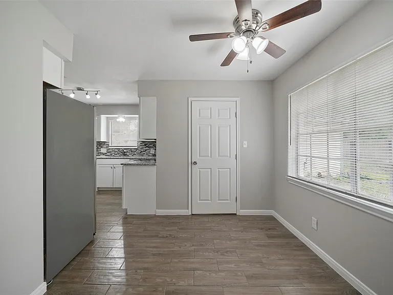 643 Ames St — Photo 14