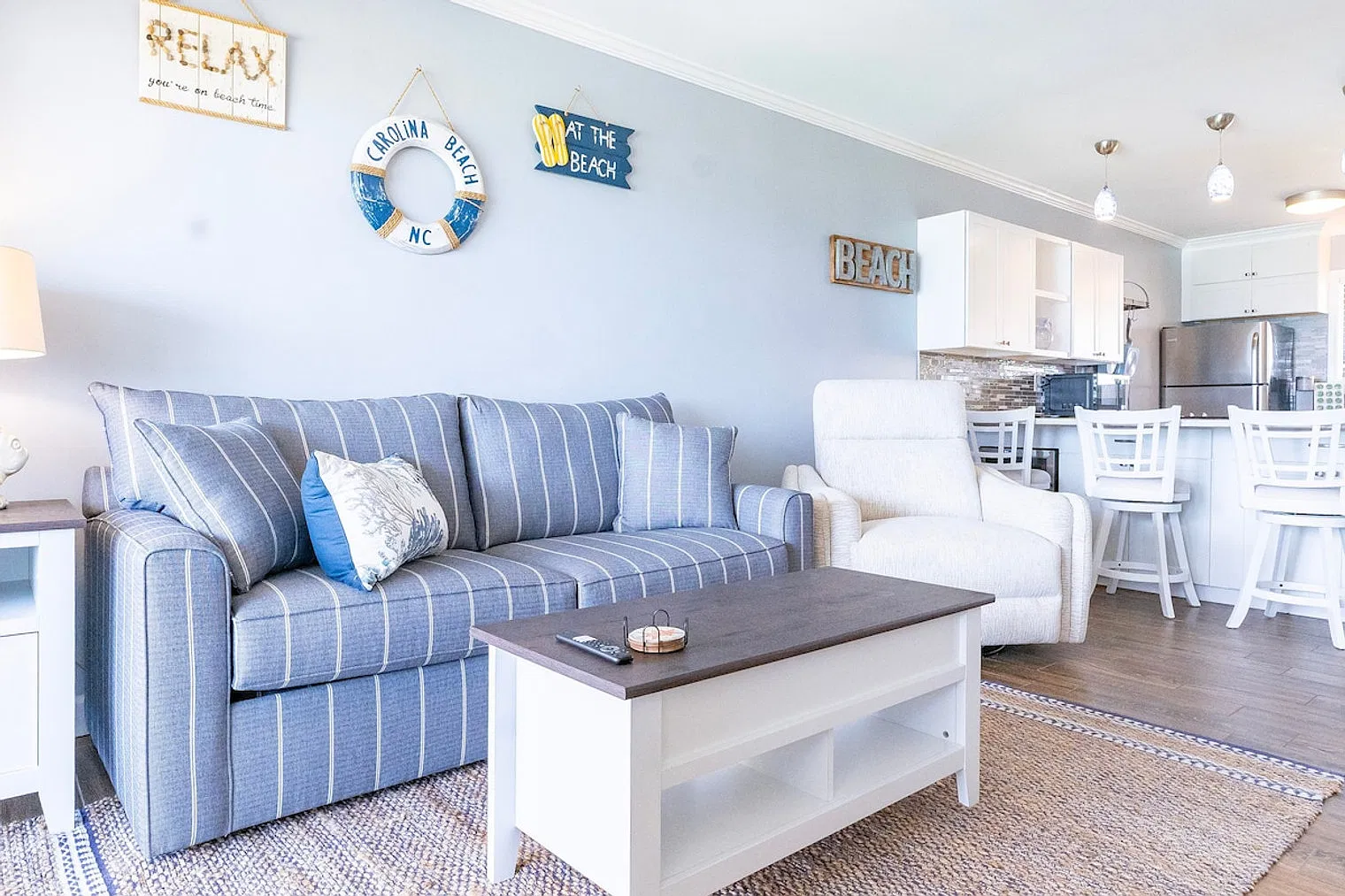 2 bed, 2.0 bath, 871 sqft, $3,242 — Photo 3