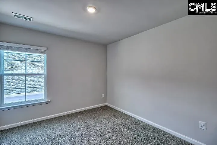 462 Middlebury Ln — Photo 5