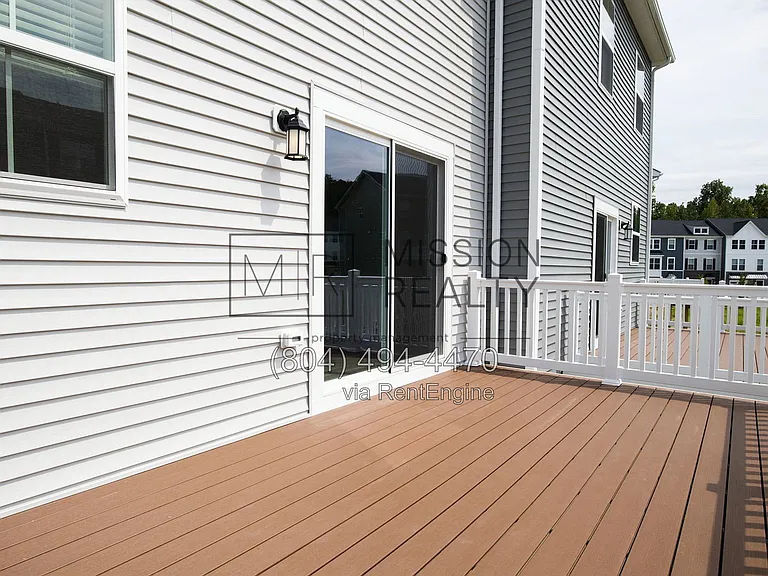 8756 Whitman Dr — Photo 14