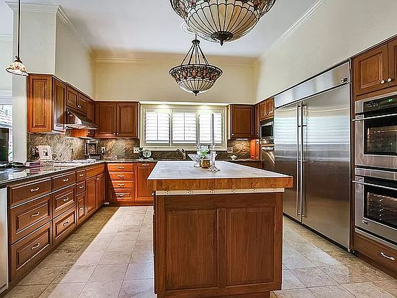 5th image of 8210 Country Side Dr