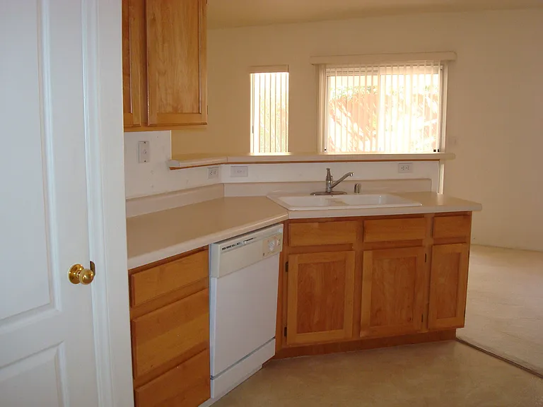 325 Muscat Dr — Photo 8