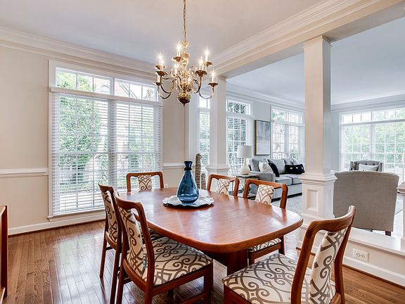 5th image of 10101 Farr Oak Pl