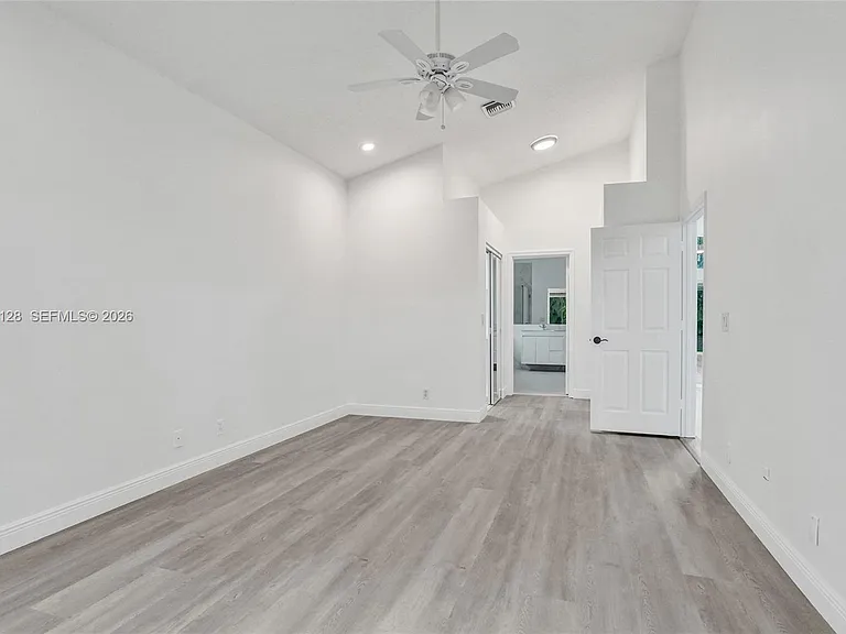 6931 NW 34th St — Photo 23