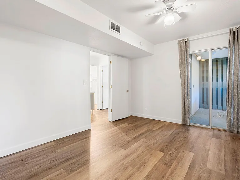 240 2nd St — Photo 10