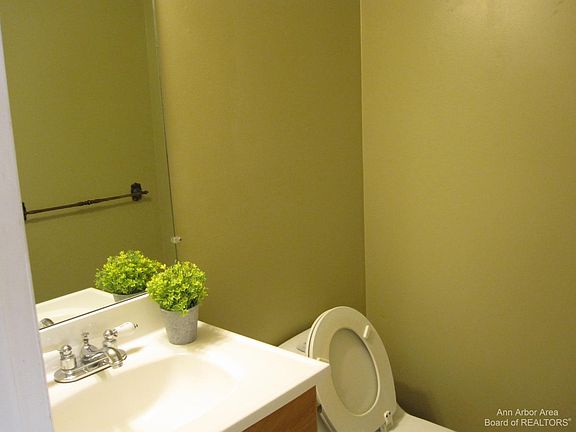 5th image of 3238 Alpine Dr