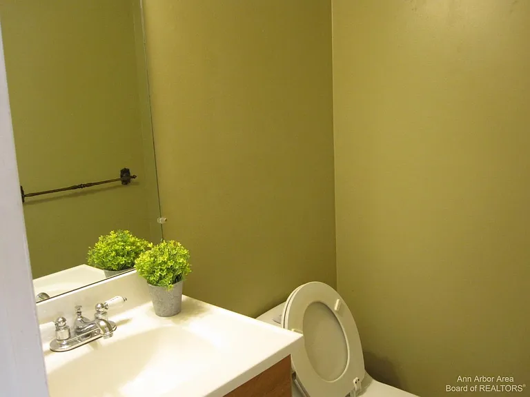 3238 Alpine Dr — Photo 5