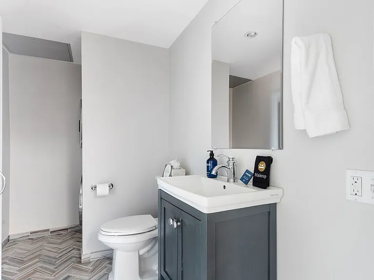 184 E Bay St #201 — Photo 21