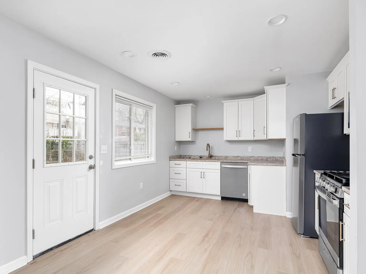 3 bed, 1025 sqft, $1,875 — Photo 4