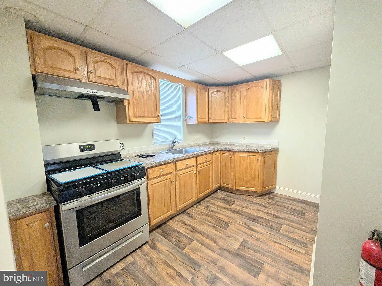 3 bed, 2.0 bath, 1306 sqft, $2,700 — Photo 4