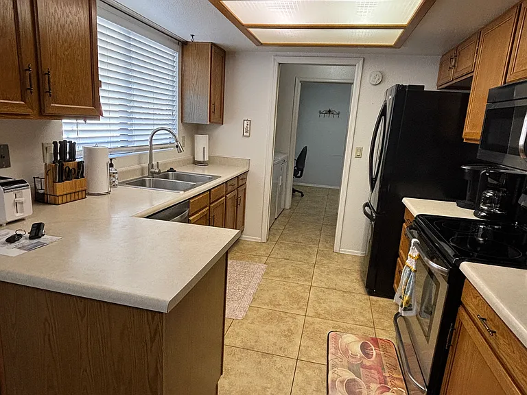 526 S 76th Pl — Photo 6