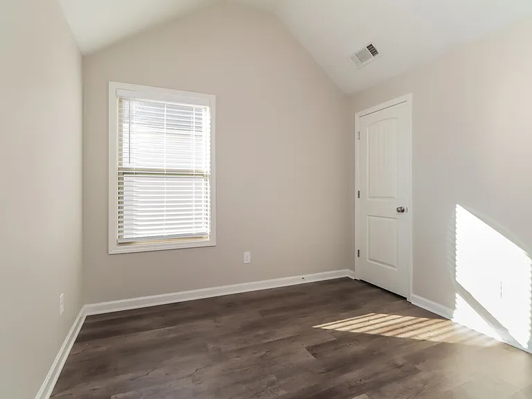 450 Louise Way — Photo 13