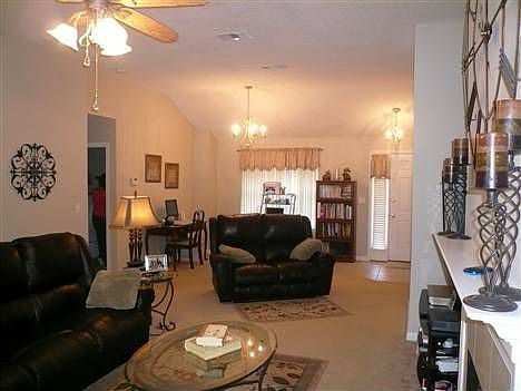 4th image of 101 Underwood Ln