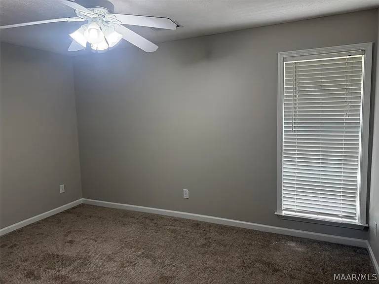 1136 Hallwood Ln — Photo 22