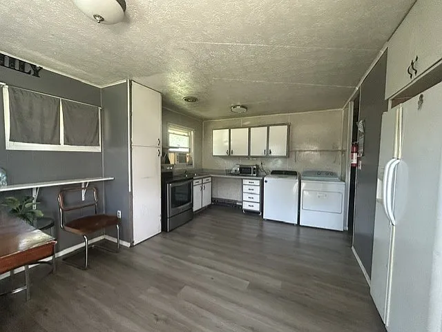 3 bed, 960 sqft, $1,700 — Photo 2