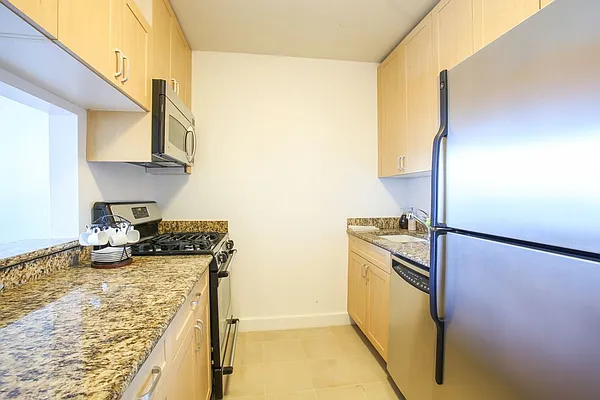 Rented by Stonehenge NYC LLC | media 80