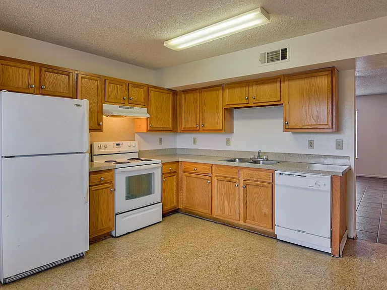 Pinewood Pointe — Photo 6