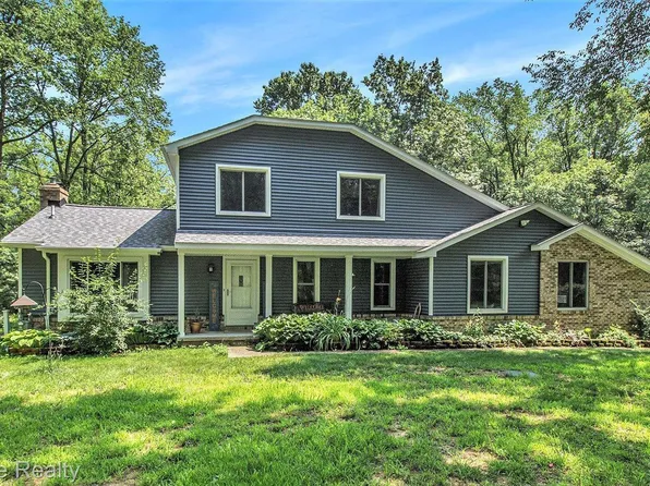 3501 White Oaks Dr, Highland, MI 48357